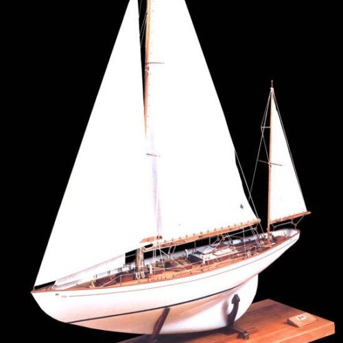 Kit de barco Yate de regata Dorade 1:20 (casco en ABS) Amati 1605