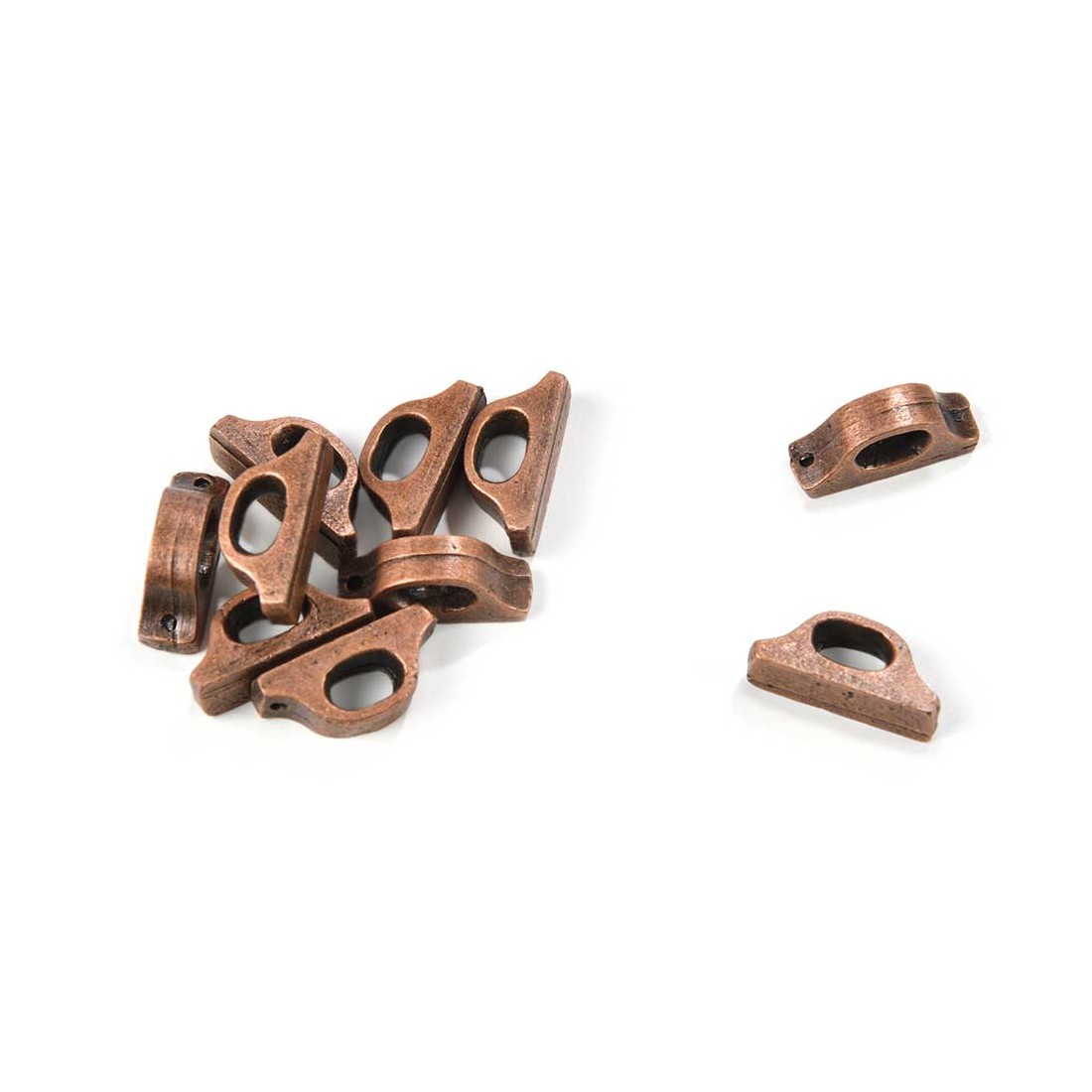 Pasa cabos cerrado metal 13mm Amati 4931 unidad