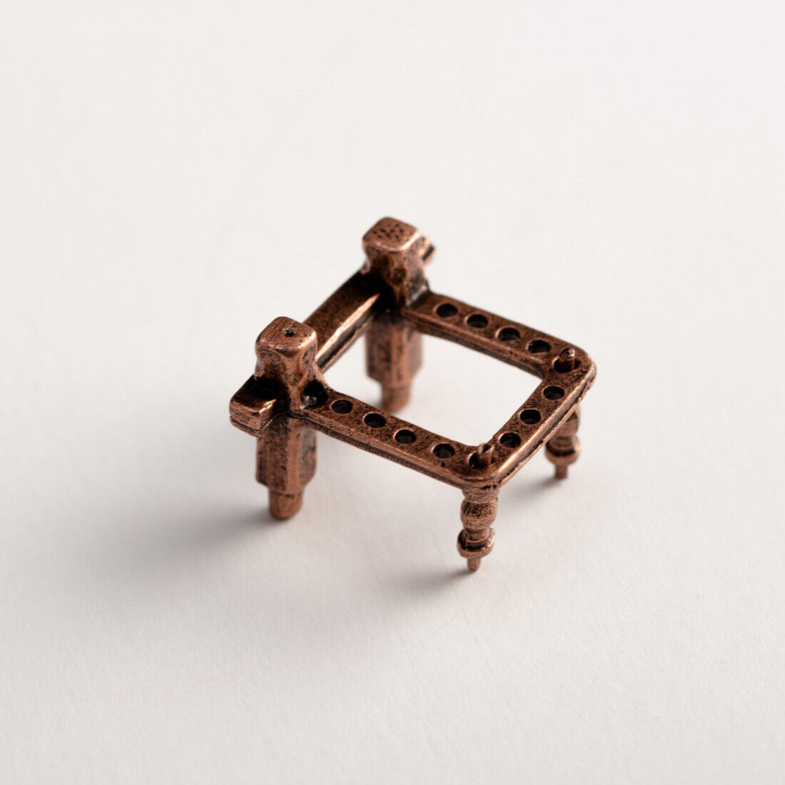 Cabillero de metal 17x20x12mm. Amati 410702 unidad